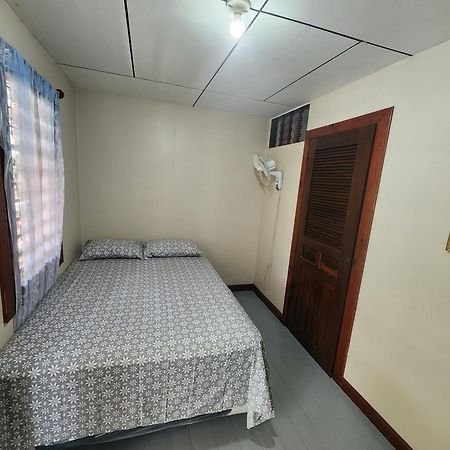 Fenix Hotel & Hostel Utila Luaran gambar
