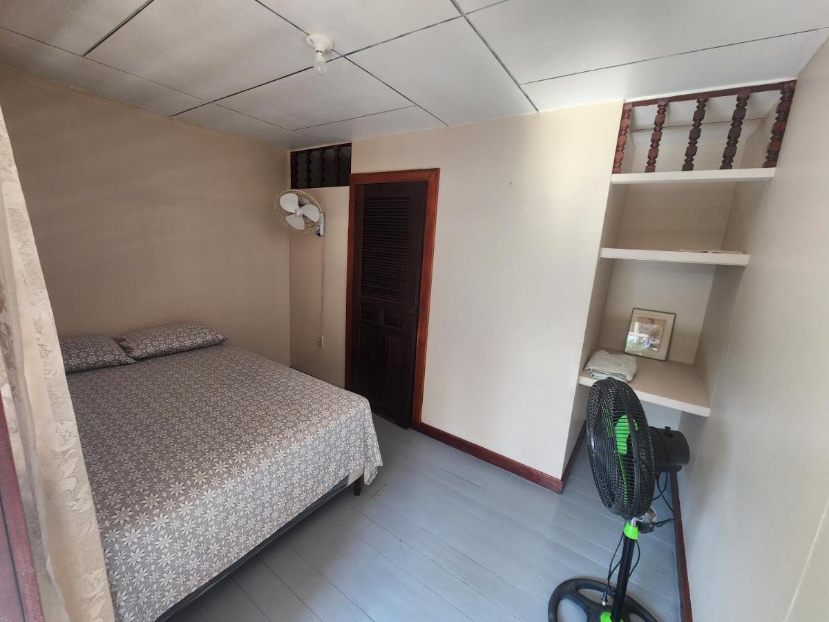 Fenix Hotel & Hostel Utila Luaran gambar