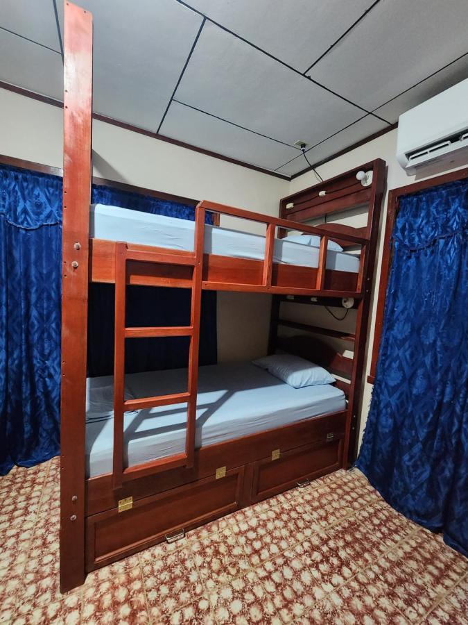 Fenix Hotel & Hostel Utila Luaran gambar