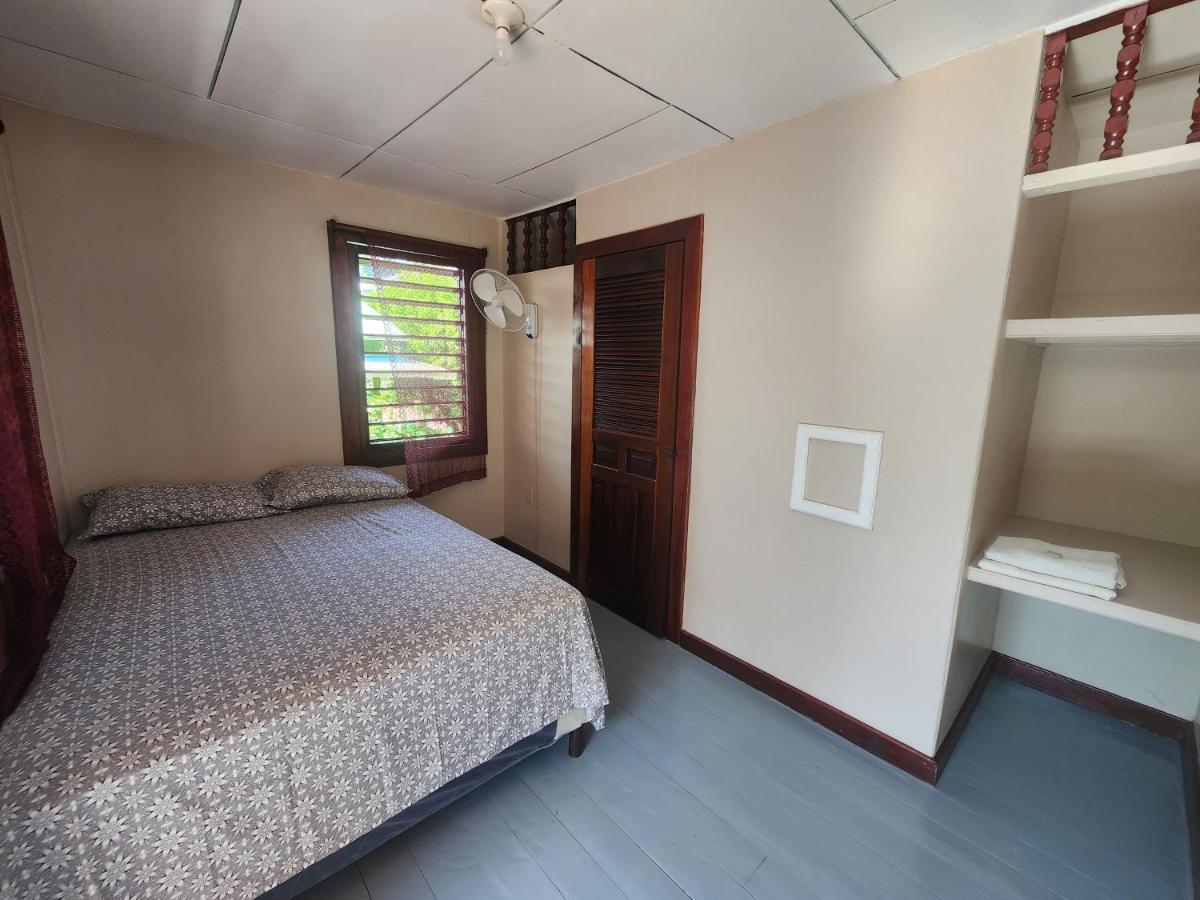 Fenix Hotel & Hostel Utila Luaran gambar