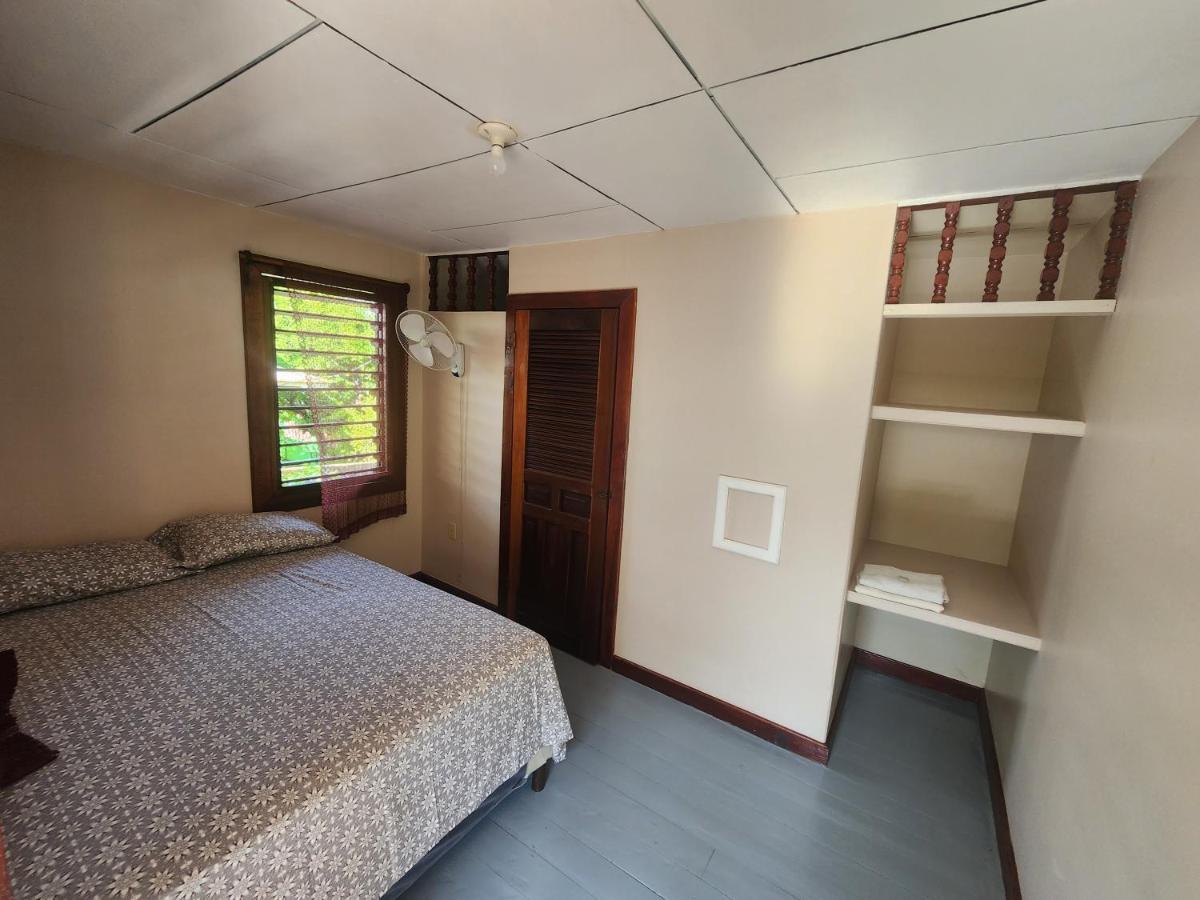 Fenix Hotel & Hostel Utila Luaran gambar