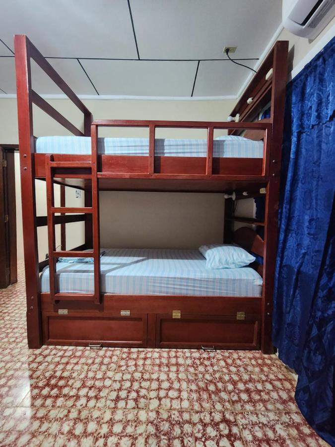 Fenix Hotel & Hostel Utila Luaran gambar