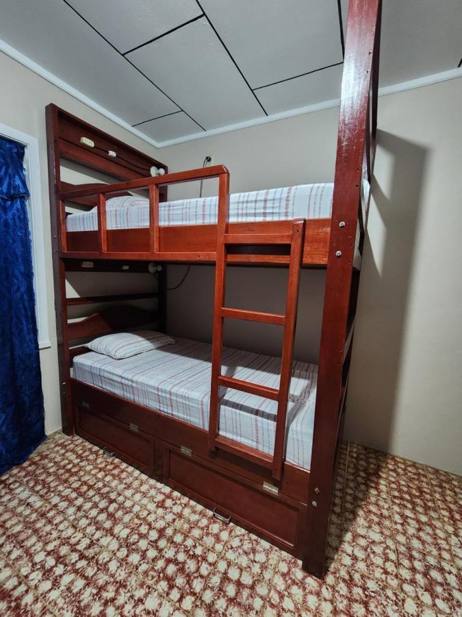 Fenix Hotel & Hostel Utila Luaran gambar