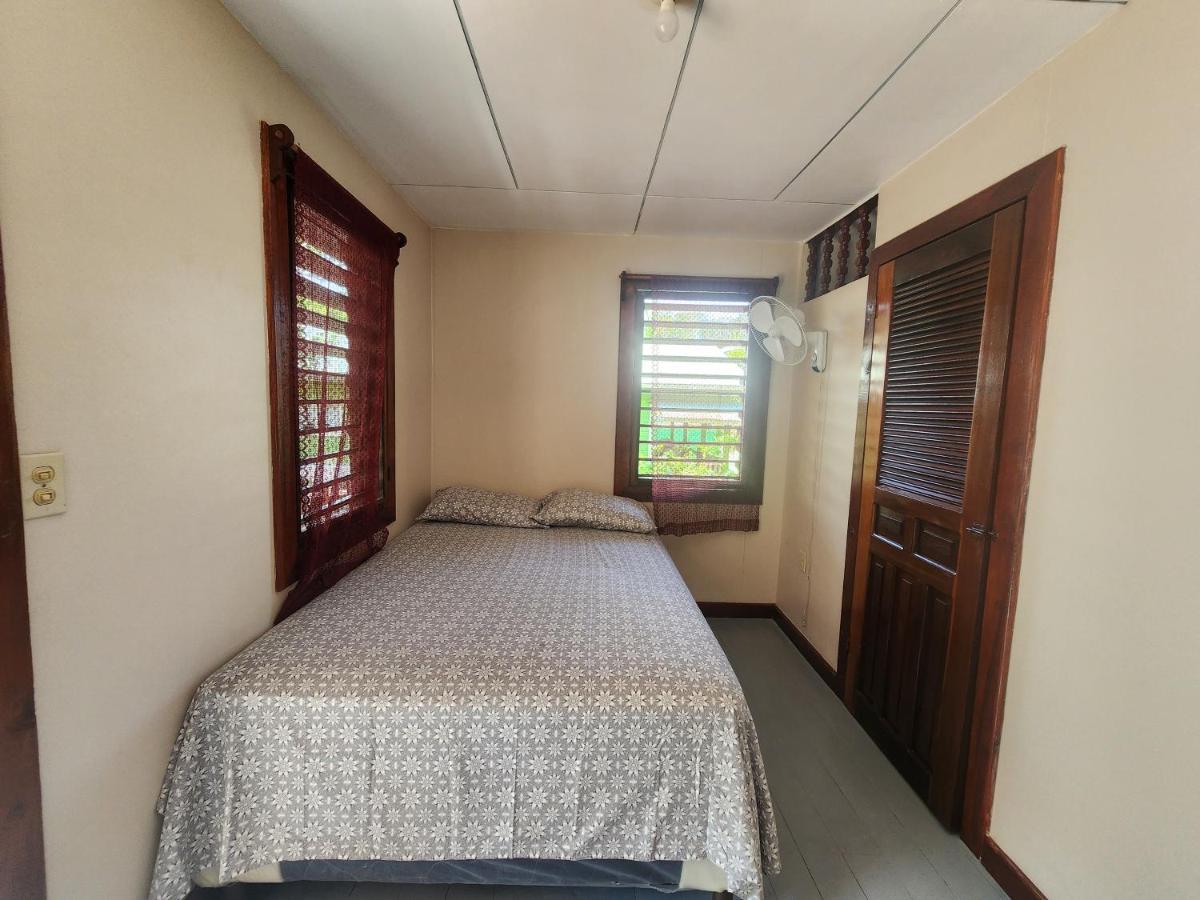 Fenix Hotel & Hostel Utila Luaran gambar